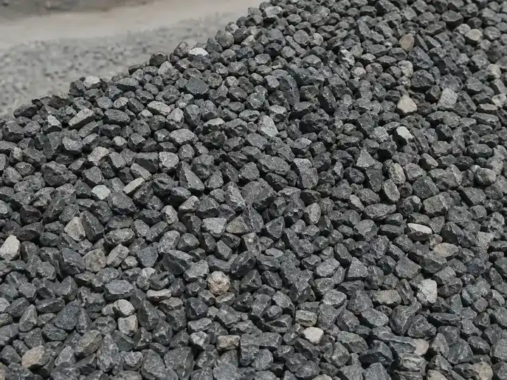 Small angular 6 millimetre crushed basalt aggregate